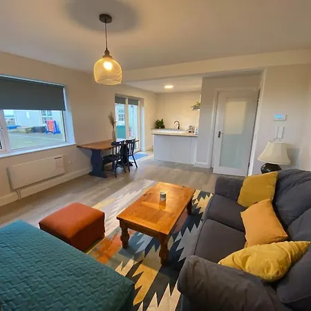 Relaxing Seaside In Garryvoe . Apartment